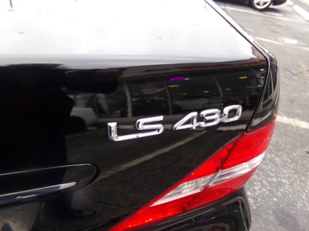 2005 Lexus LS 430 Image 24