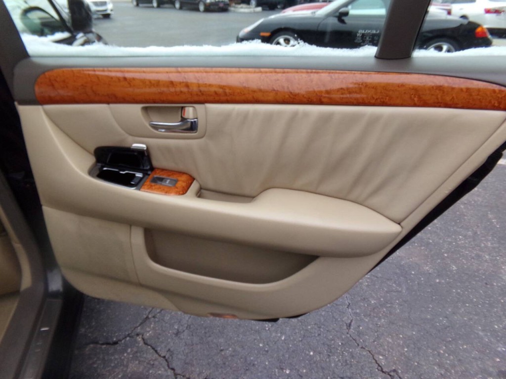 2005 Lexus LS 430 Image 27