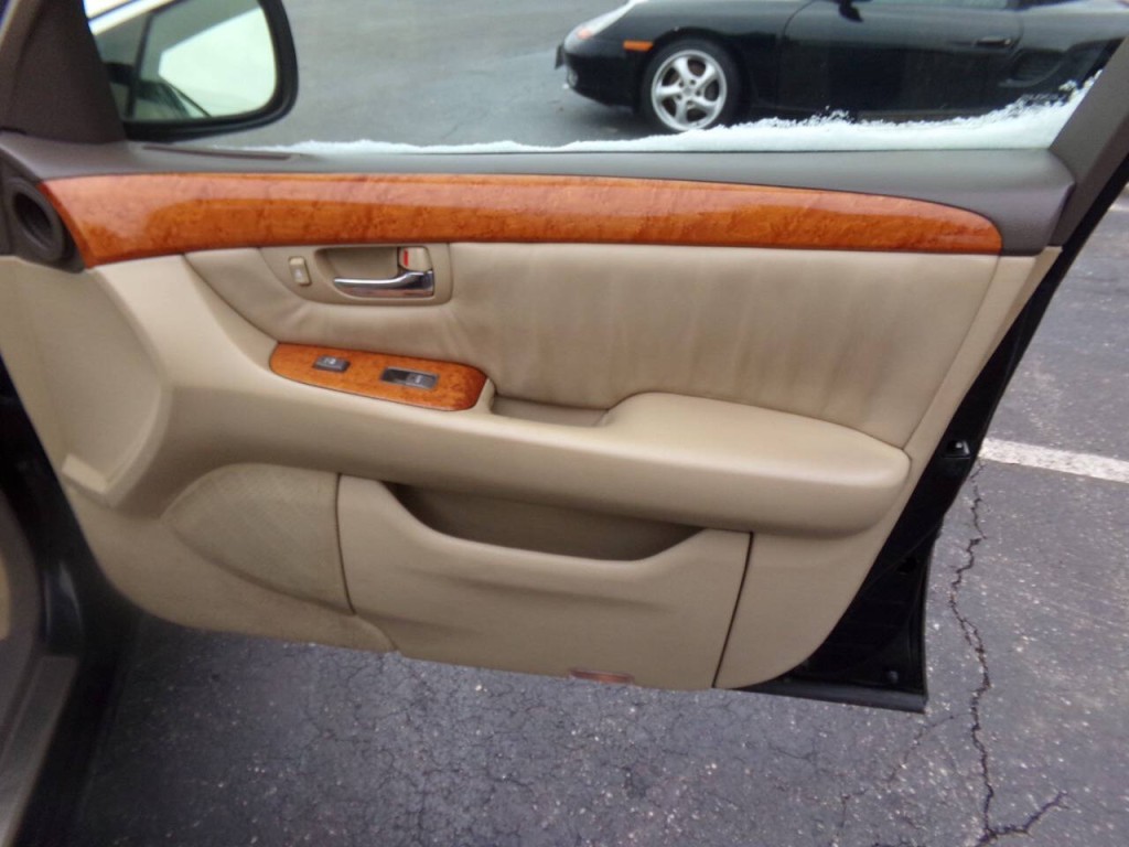 2005 Lexus LS 430 Image 28