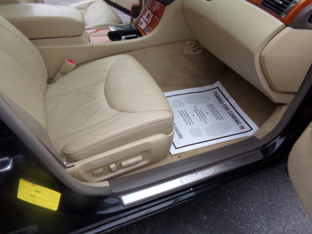 2005 Lexus LS 430 Image 31