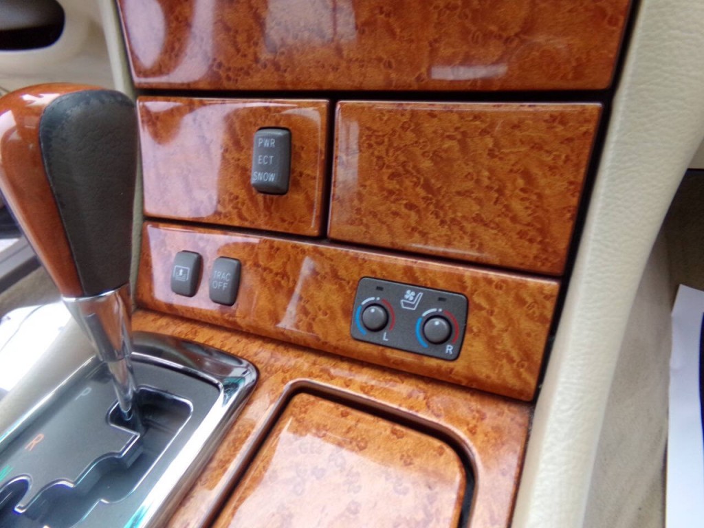 2005 Lexus LS 430 Image 32