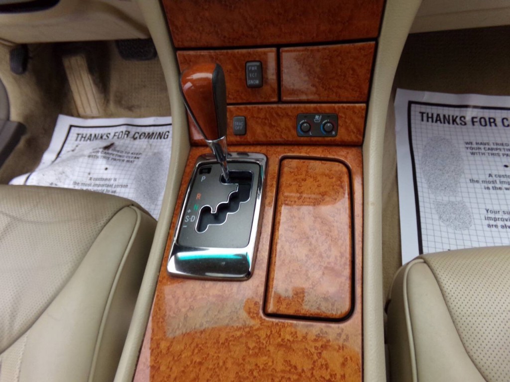 2005 Lexus LS 430 Image 33