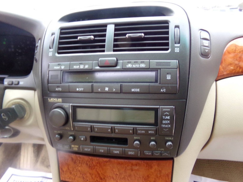 2005 Lexus LS 430 Image 34