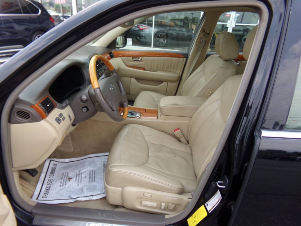2005 Lexus LS 430 Image 10