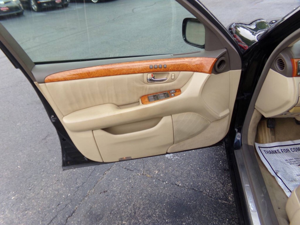 2005 Lexus LS 430 Image 12