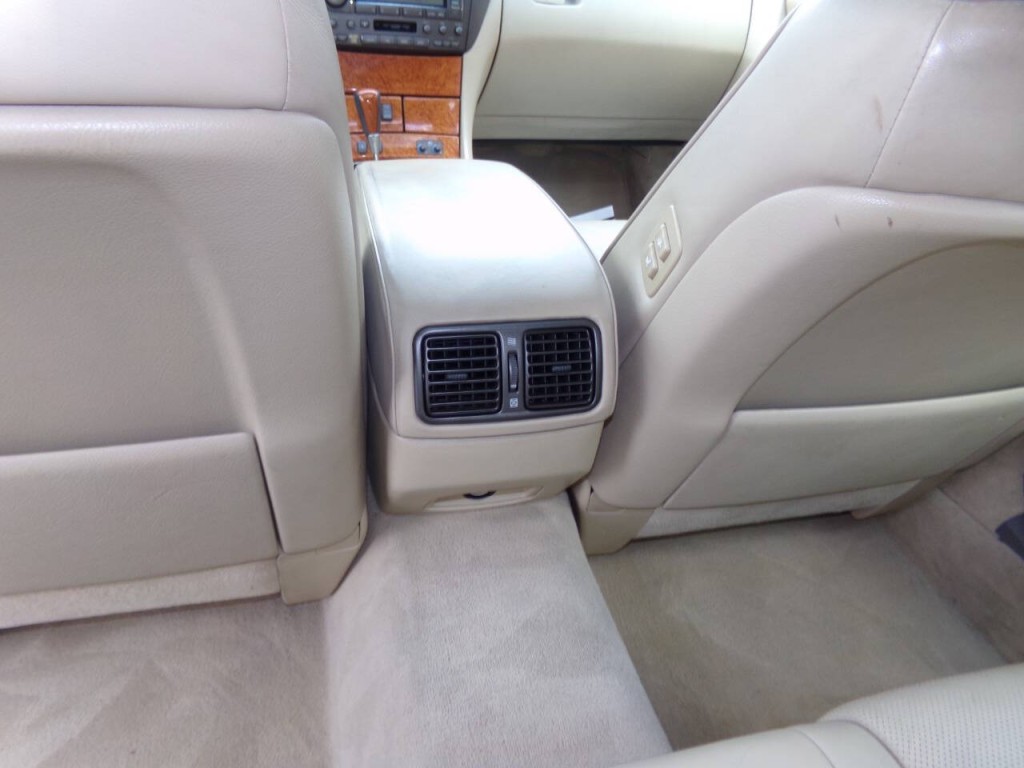 2005 Lexus LS 430 Image 16