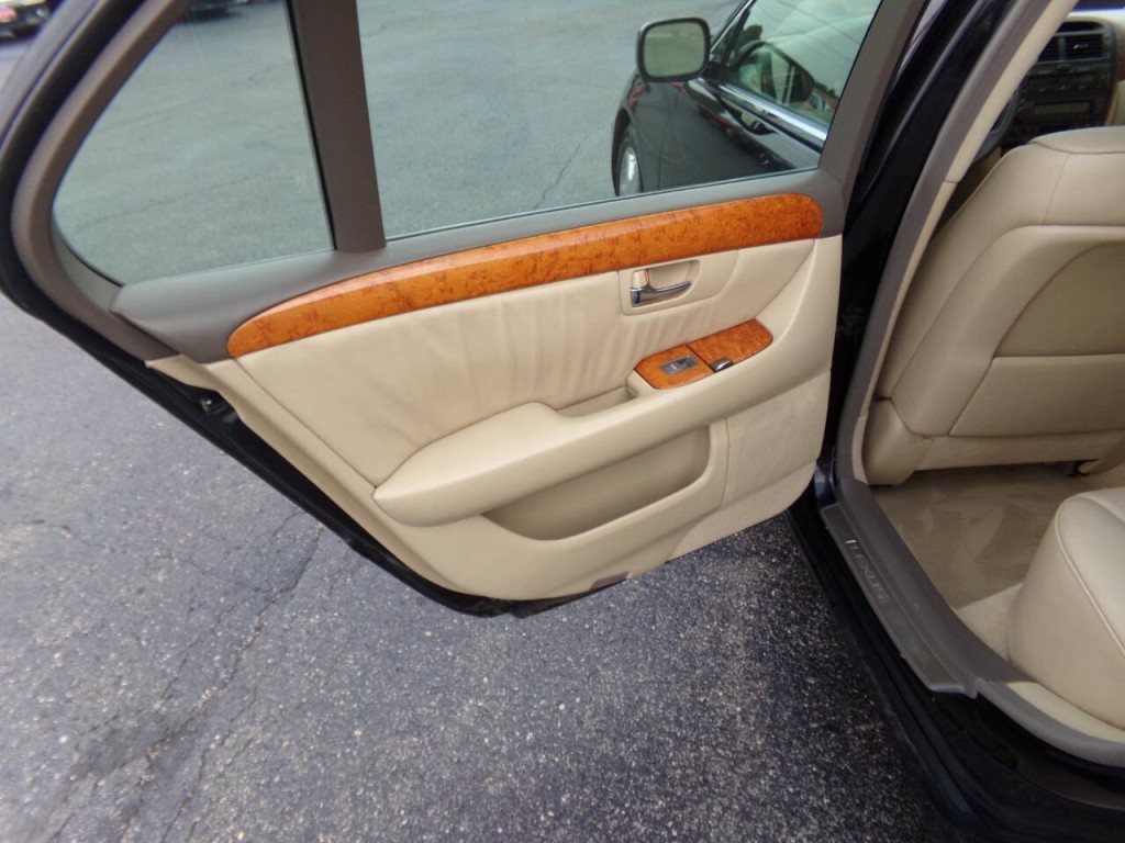 2005 Lexus LS 430 Image 19