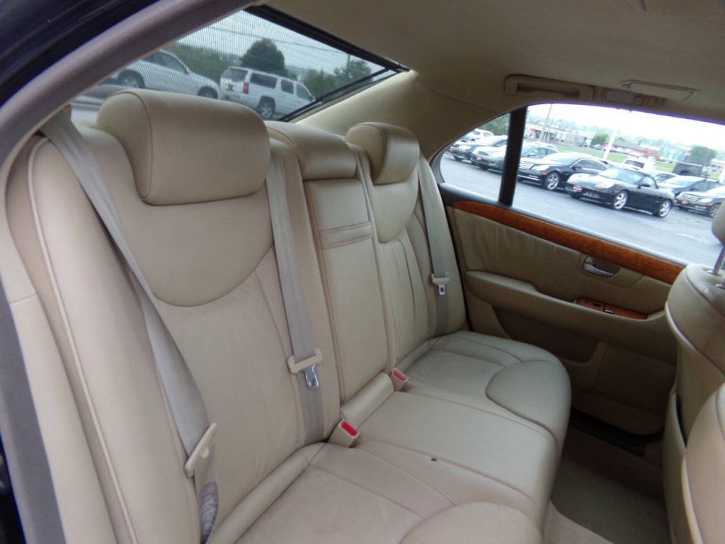 2005 Lexus LS 430 Image 22