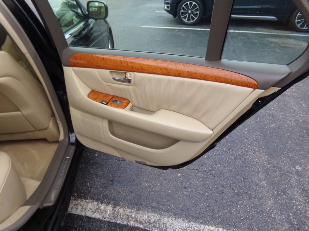 2005 Lexus LS 430 Image 25