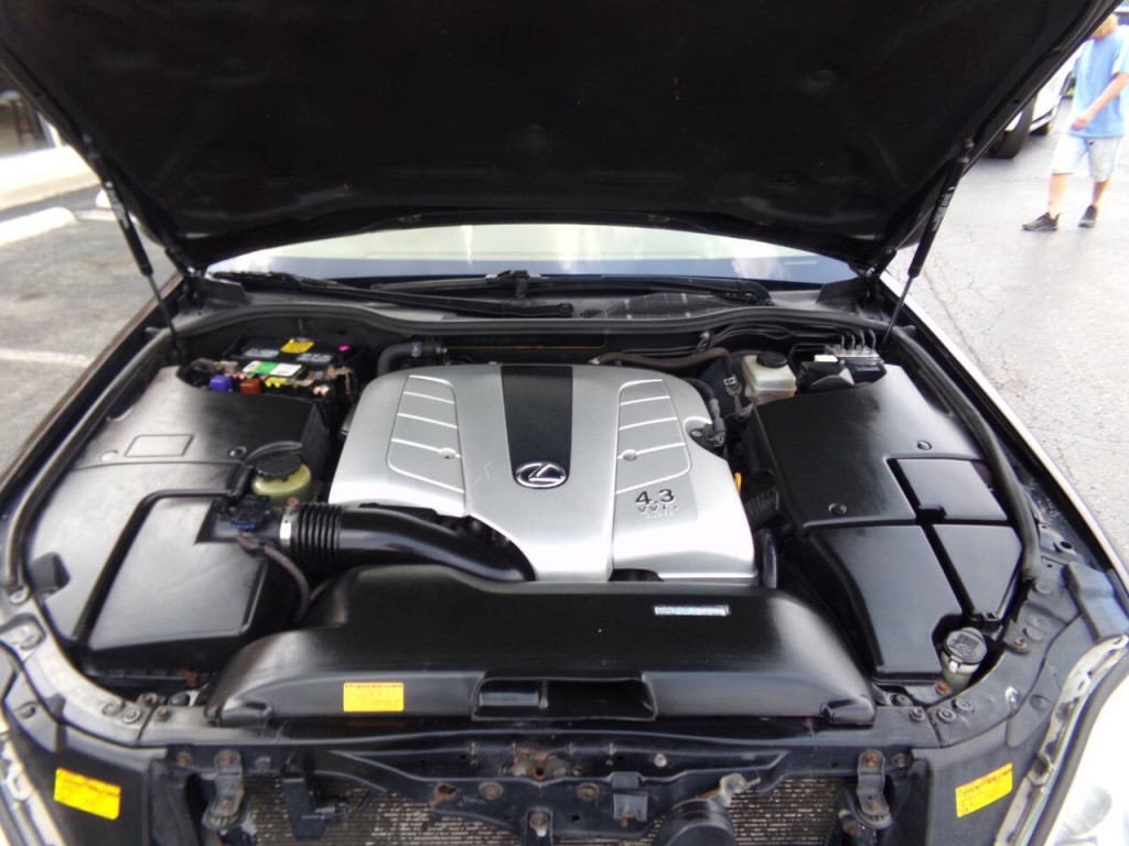 2005 Lexus LS 430 Image 30