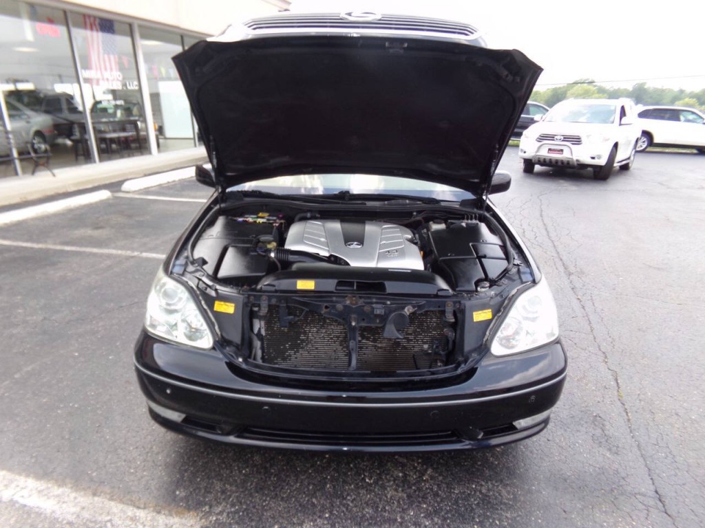 2005 Lexus LS 430 Image 31