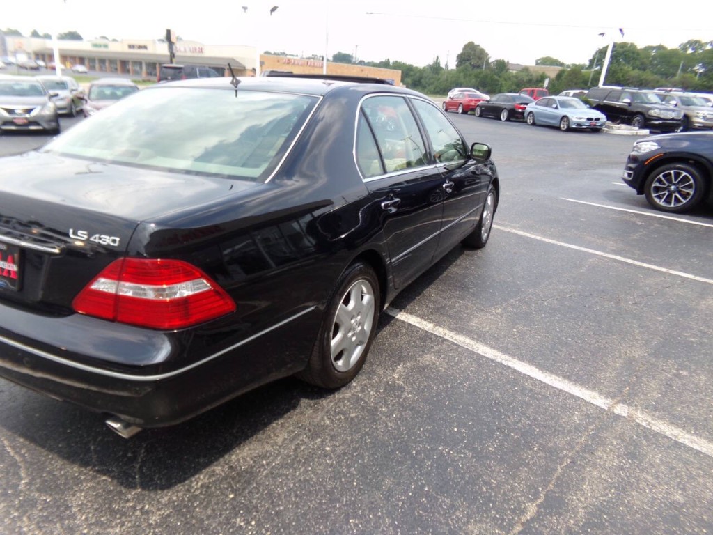 2005 Lexus LS 430 Image 39