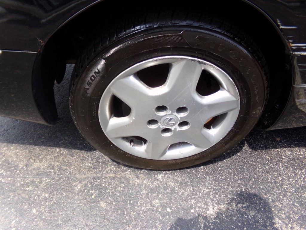 2005 Lexus LS 430 Image 40