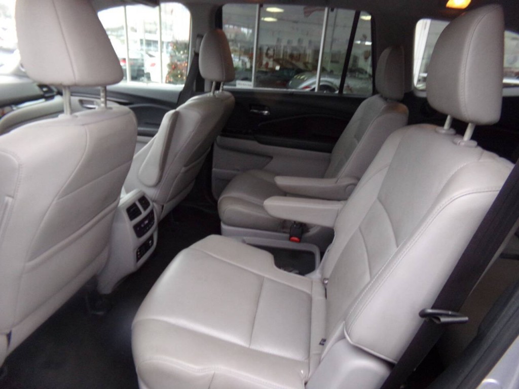2016 Honda Pilot Image 16