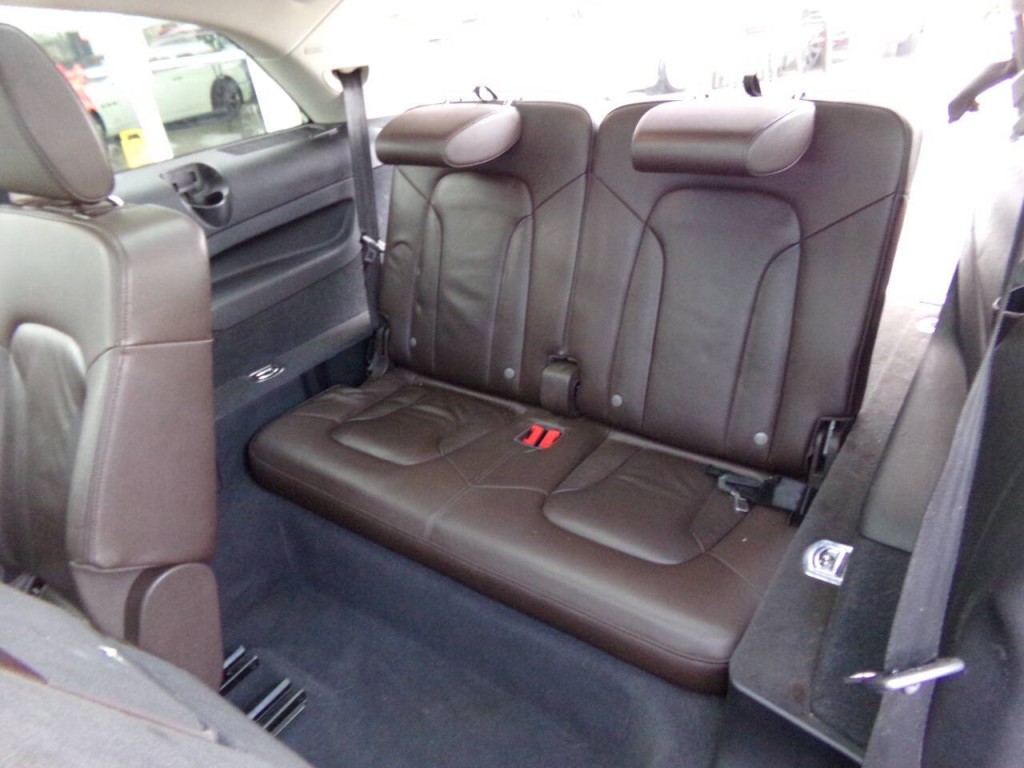 2015 Audi Q7 Image 12