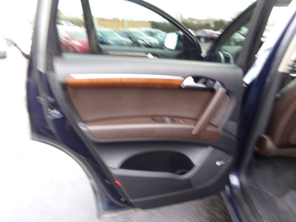 2015 Audi Q7 Image 13