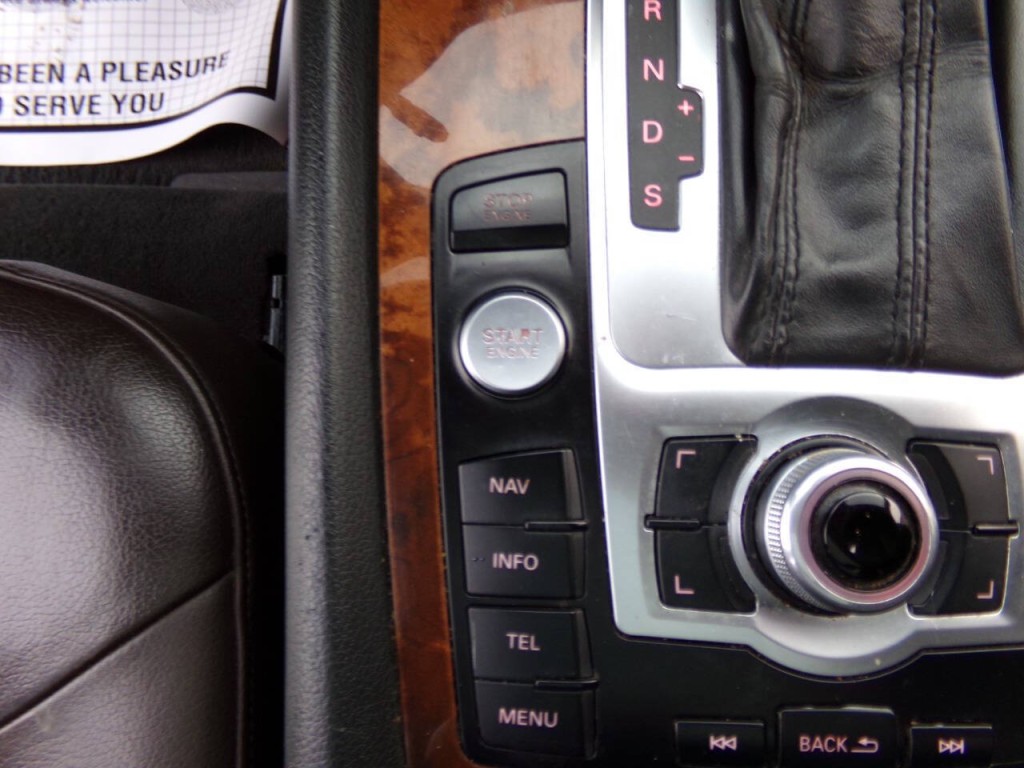 2015 Audi Q7 Image 30