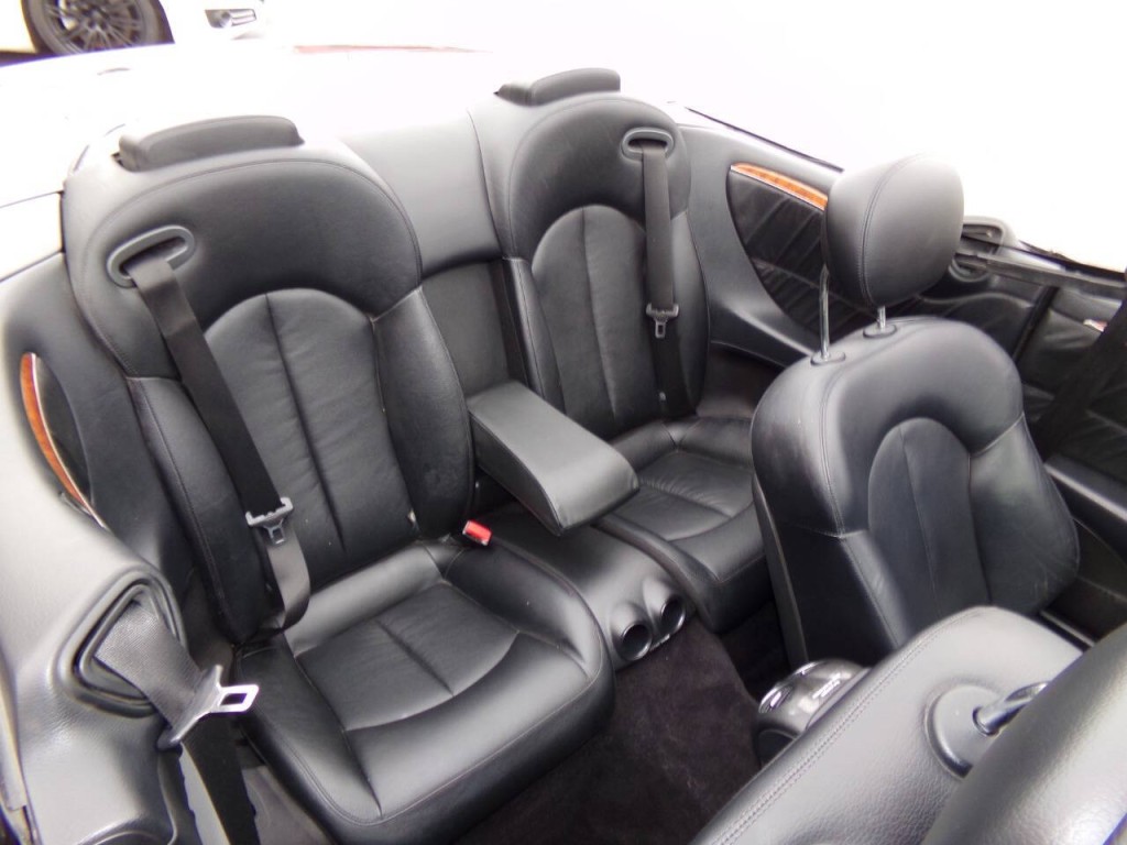 2009 Mercedes-Benz CLK-Class Image 16