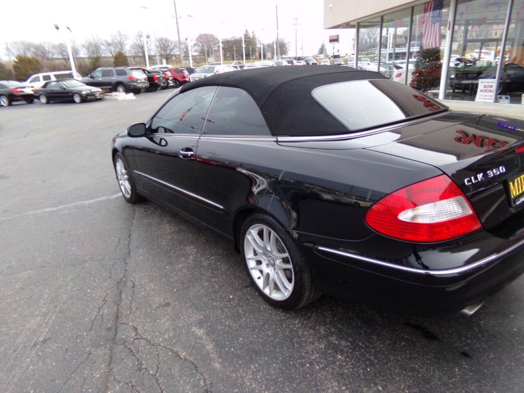 2009 Mercedes-Benz CLK-Class Image 32