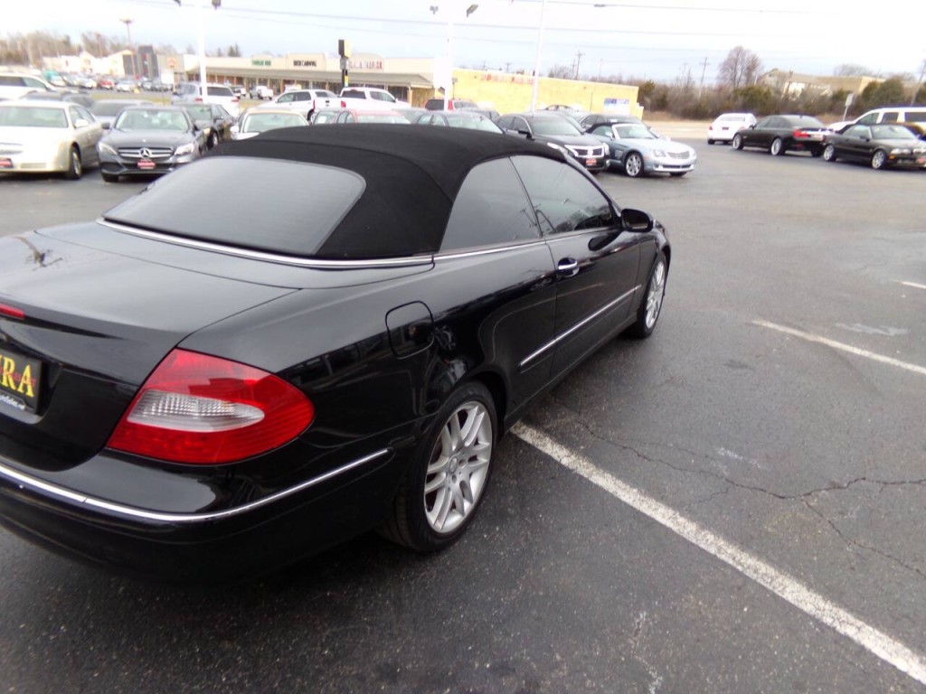 2009 Mercedes-Benz CLK-Class Image 34