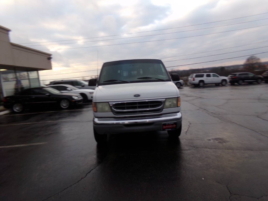 2001 Ford E-Series Image 3