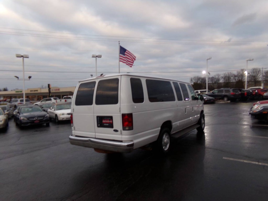 2001 Ford E-Series Image 6