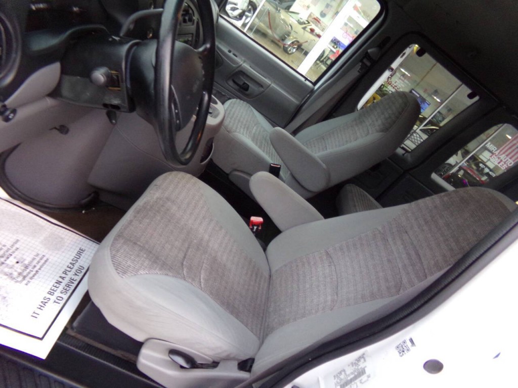 2001 Ford E-Series Image 11