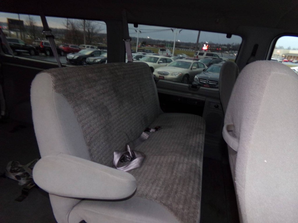2001 Ford E-Series Image 19