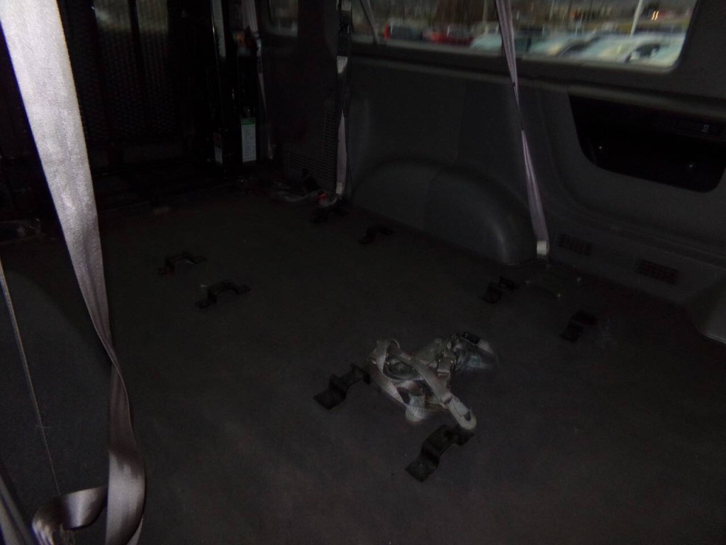 2001 Ford E-Series Image 22