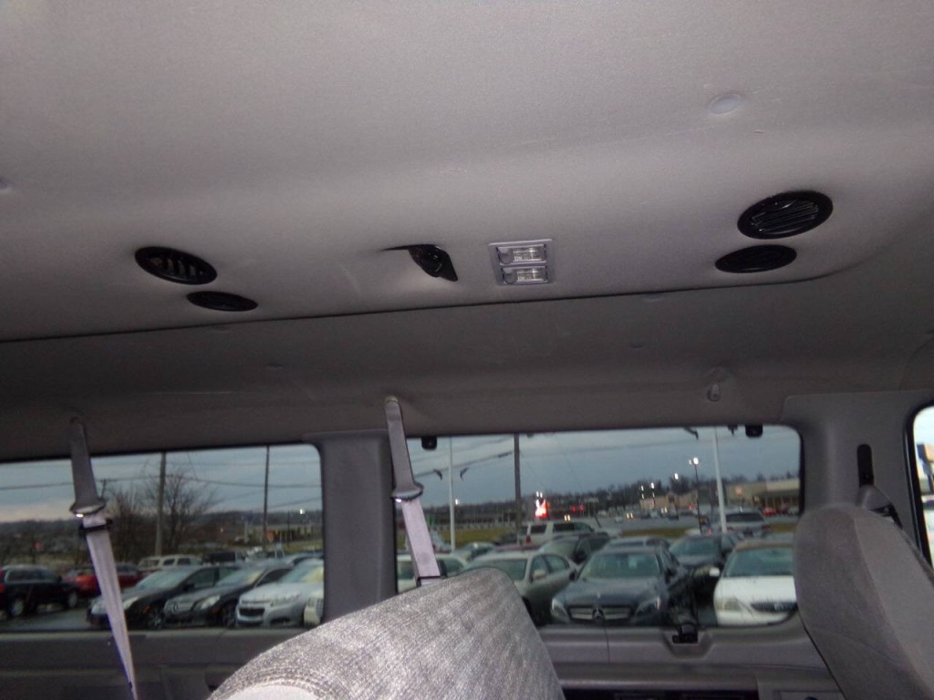 2001 Ford E-Series Image 23