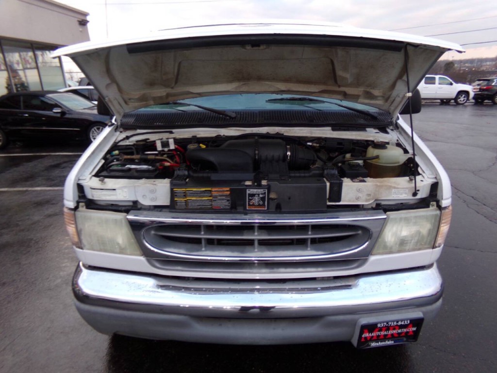 2001 Ford E-Series Image 28