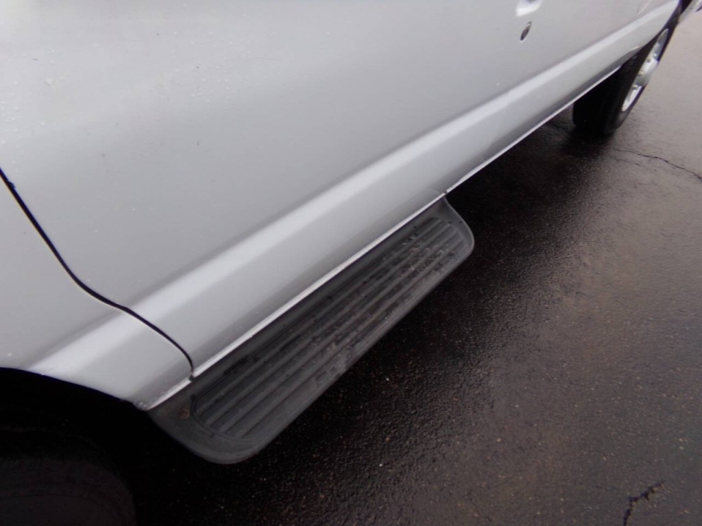 2001 Ford E-Series Image 34