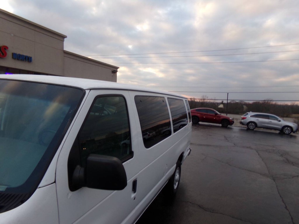 2001 Ford E-Series Image 35