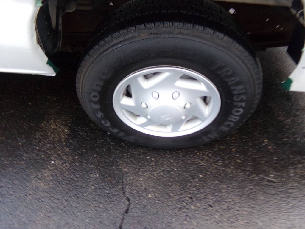 2001 Ford E-Series Image 36