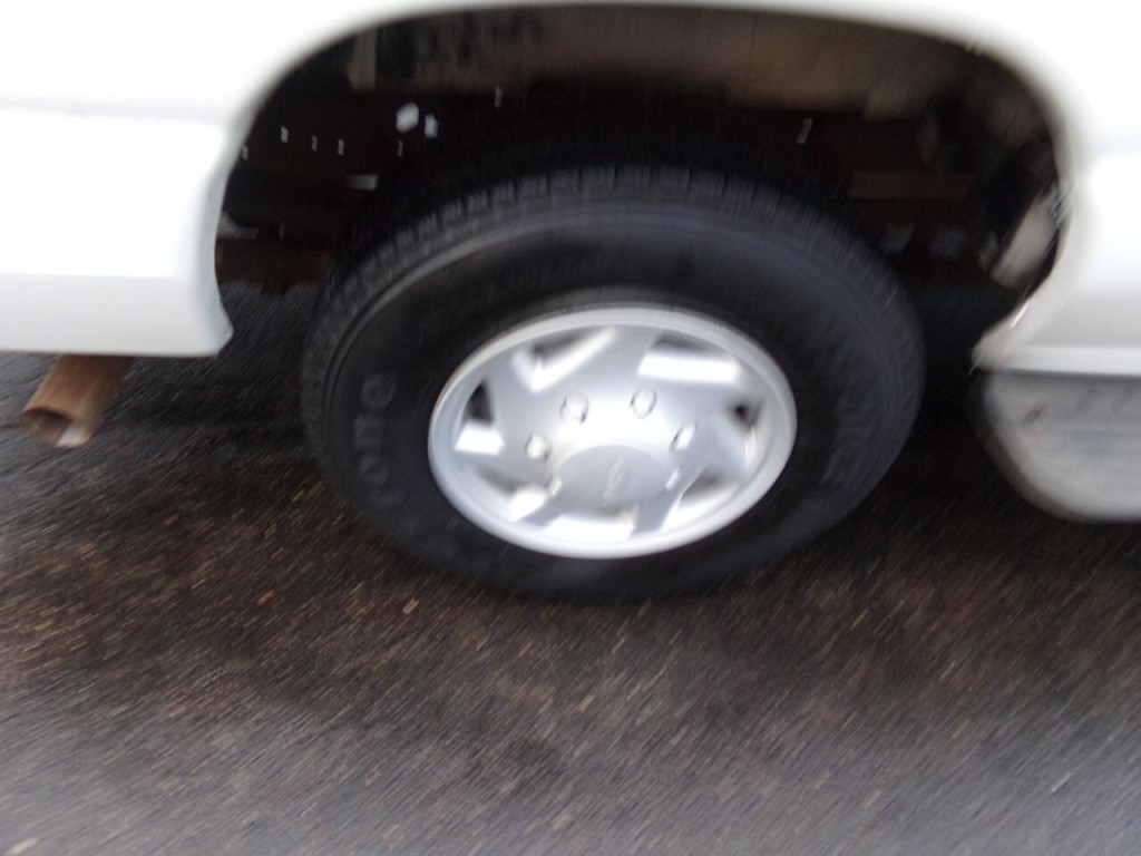 2001 Ford E-Series Image 41