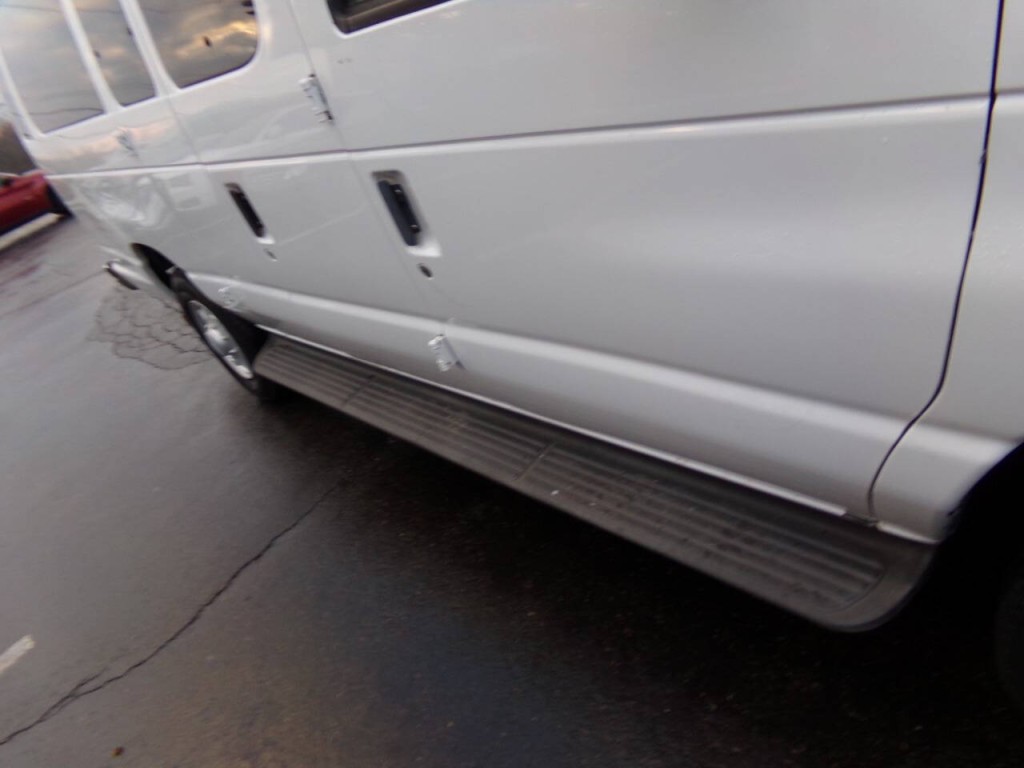 2001 Ford E-Series Image 42