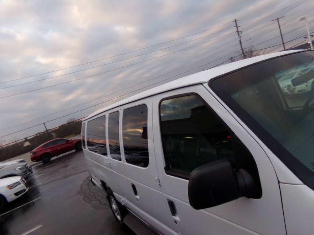 2001 Ford E-Series Image 43