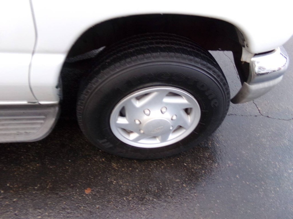 2001 Ford E-Series Image 44