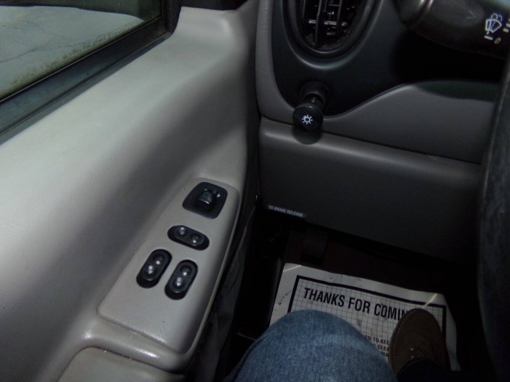 2001 Ford E-Series Image 51