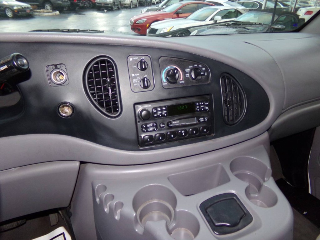 2001 Ford E-Series Image 52