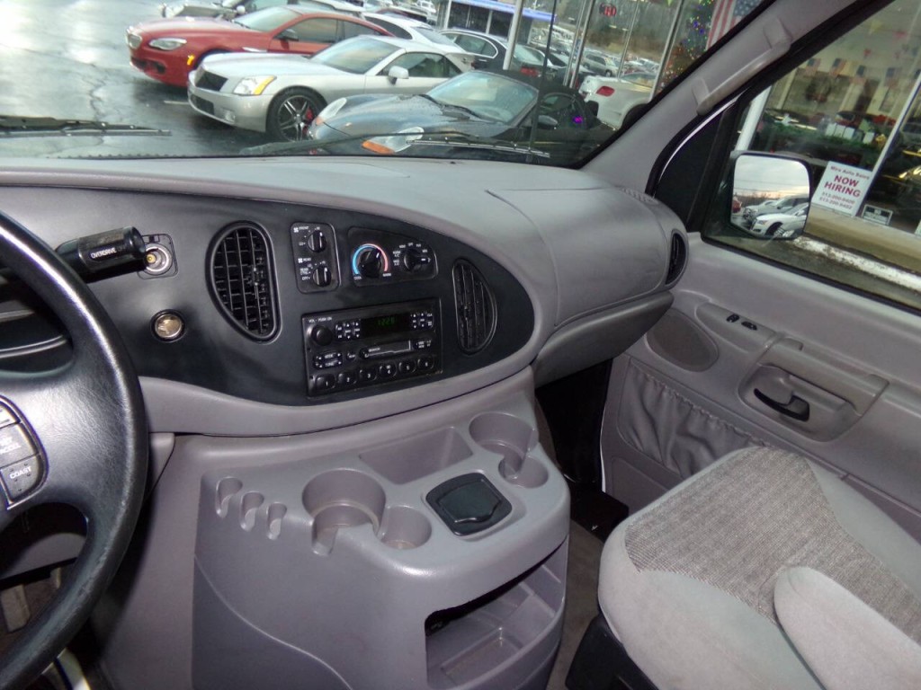 2001 Ford E-Series Image 56