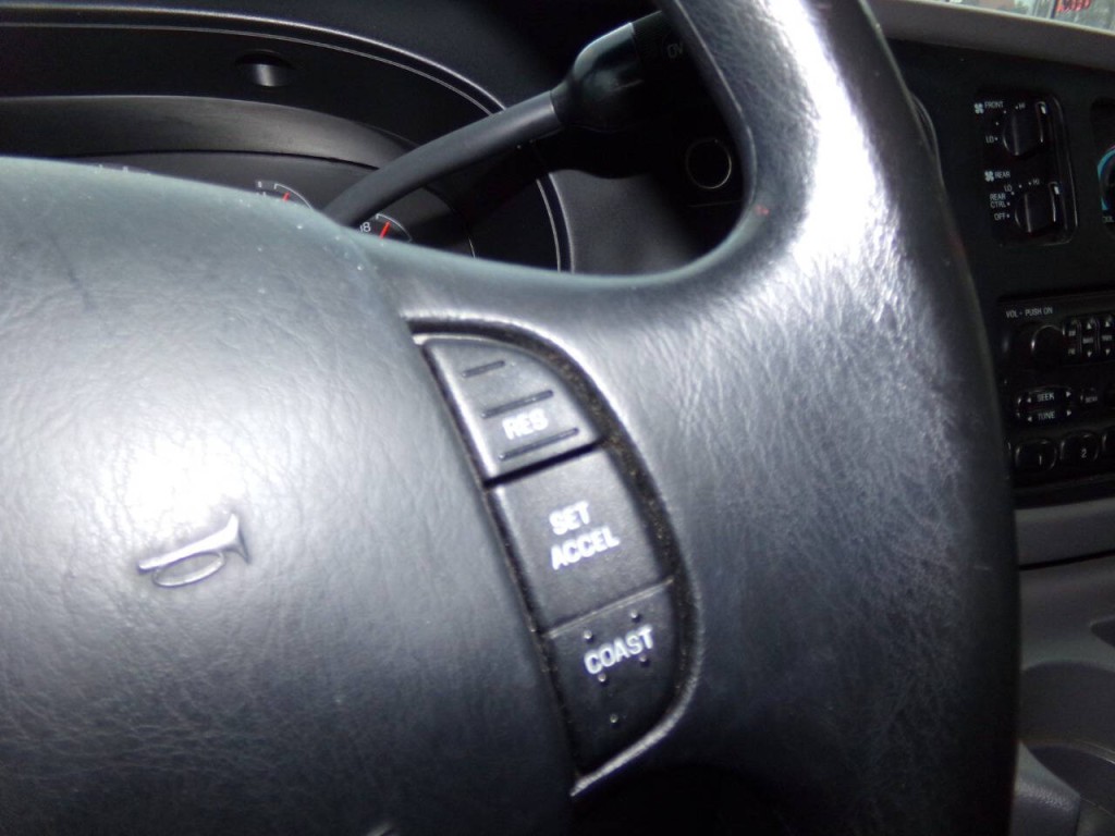 2001 Ford E-Series Image 58