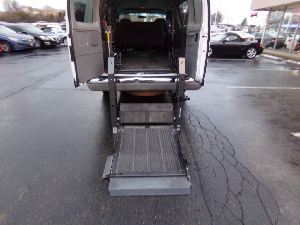 2001 Ford E-Series Image 60