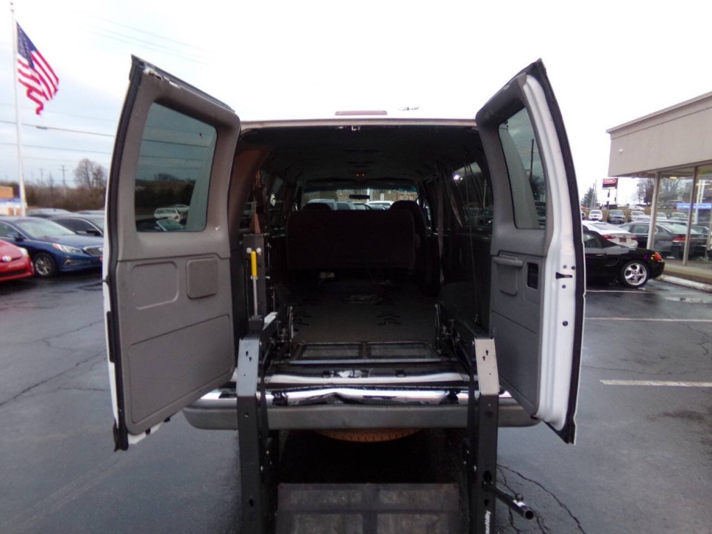 2001 Ford E-Series Image 61