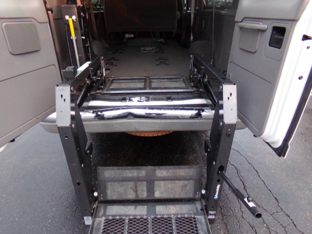 2001 Ford E-Series Image 63