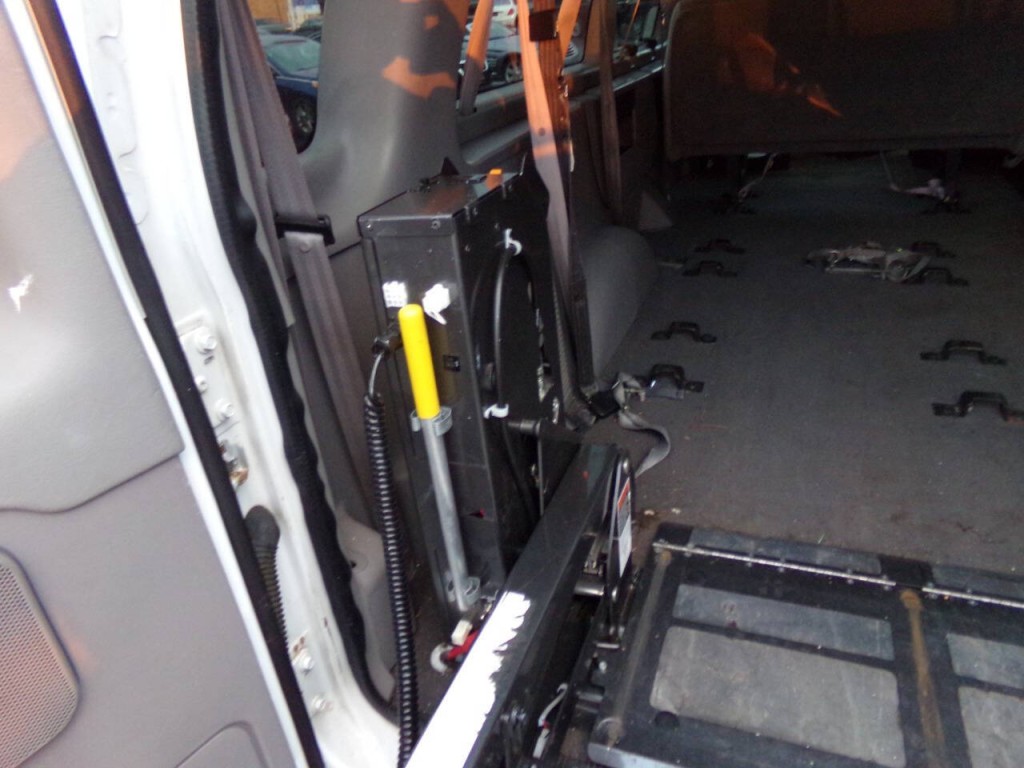 2001 Ford E-Series Image 65