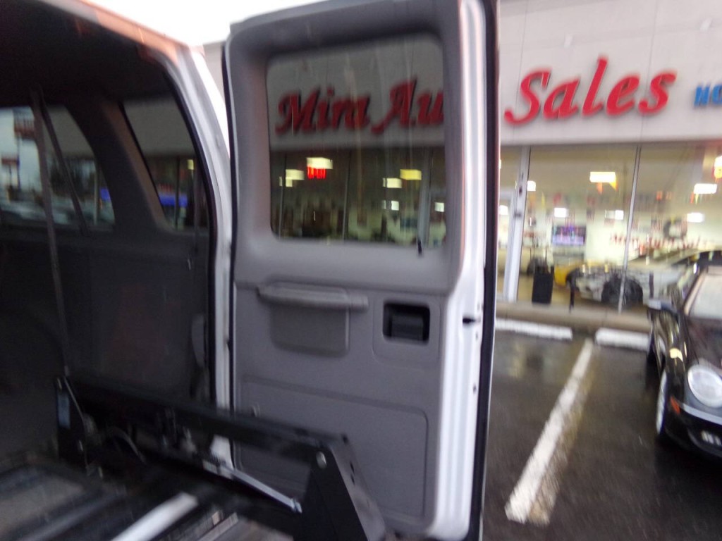 2001 Ford E-Series Image 69