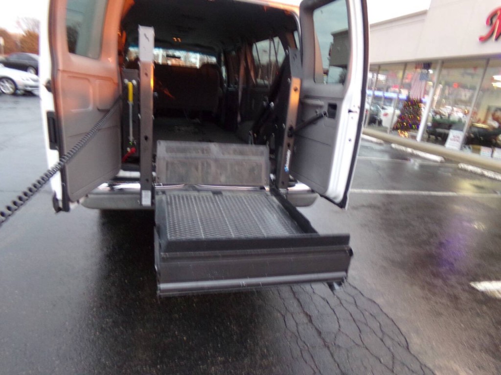 2001 Ford E-Series Image 71