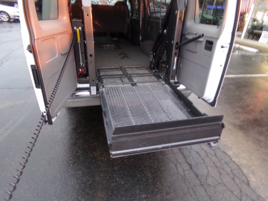 2001 Ford E-Series Image 72