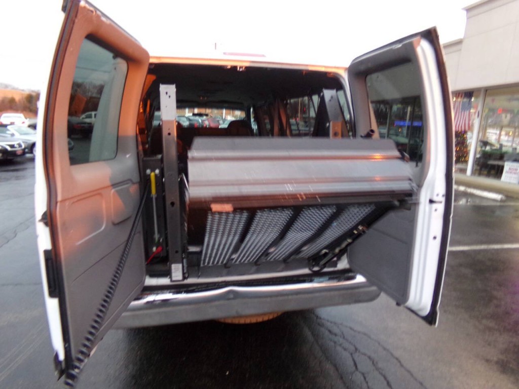 2001 Ford E-Series Image 73